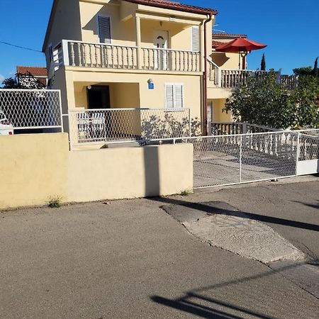 Mala Vila Seline Luaran gambar