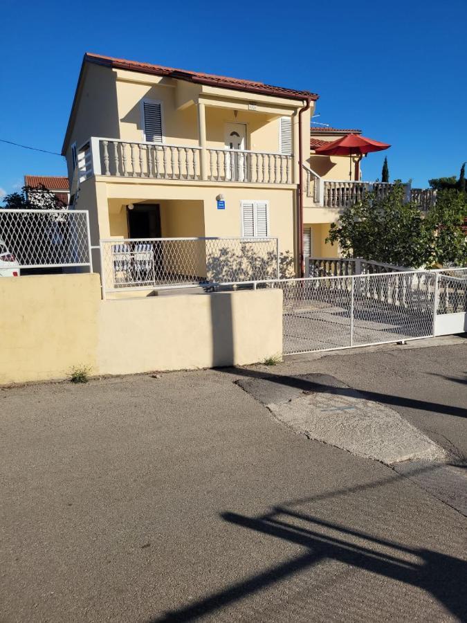 Mala Vila Seline Luaran gambar