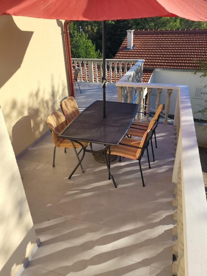 Mala Vila Seline Luaran gambar